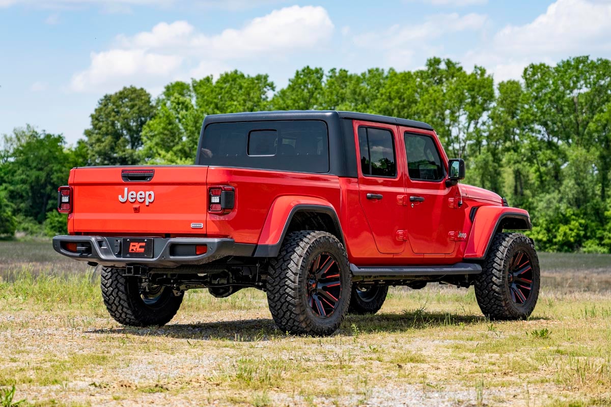 Rough Country 2.5 Inch Leveling Kit Spacers M1 Jeep Gladiator JT 4WD 2020-2023 - Image 3